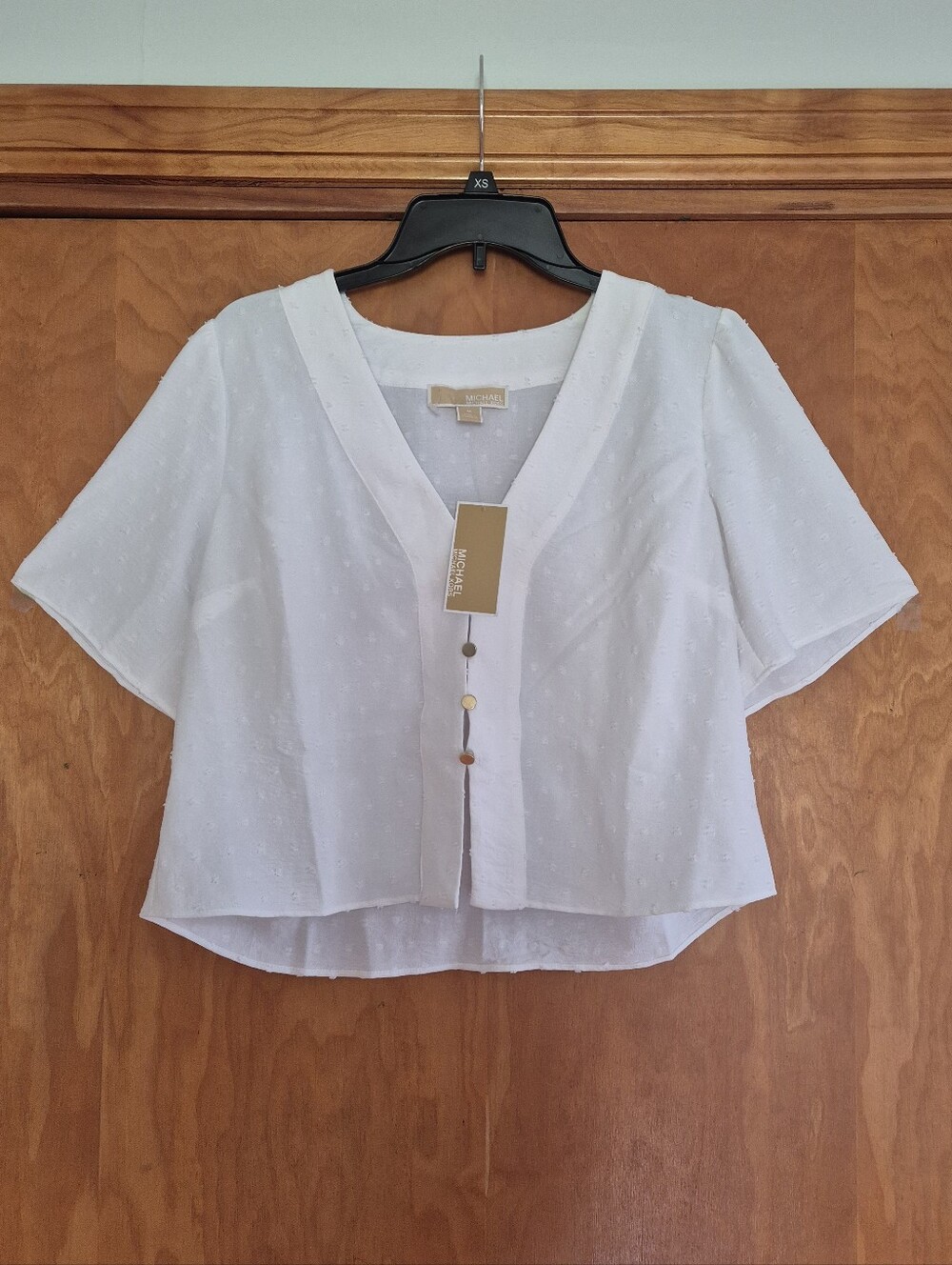 MICHAEL Michael Kors White Short-Sleeve V-Neck Button Front Top, size M